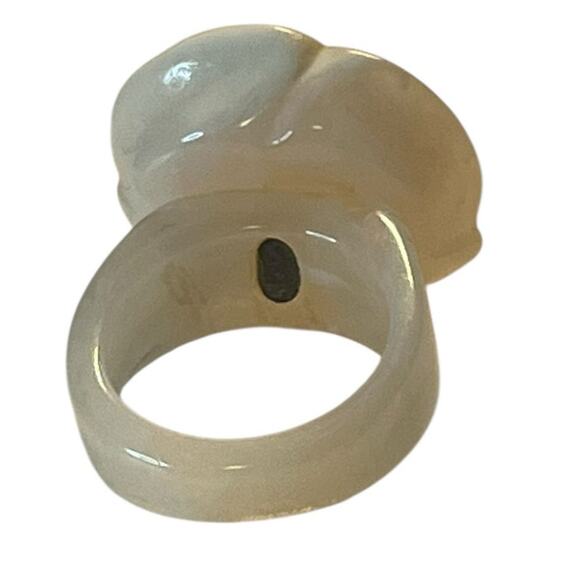 Chanel Camellia Flower CC Logo Resin Ring - Y2K Spring 2002 Vintage Sz 6.5 - Picture 9 of 11